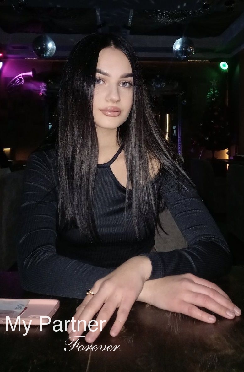 Online Dating with Sexy Ukrainian Girl Viktoriya from Poltava, Ukraine
