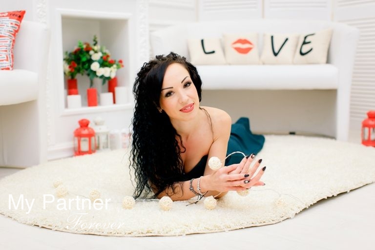 Online Dating with Single Ukrainian Woman Alesya from Melitopol, Ukraine