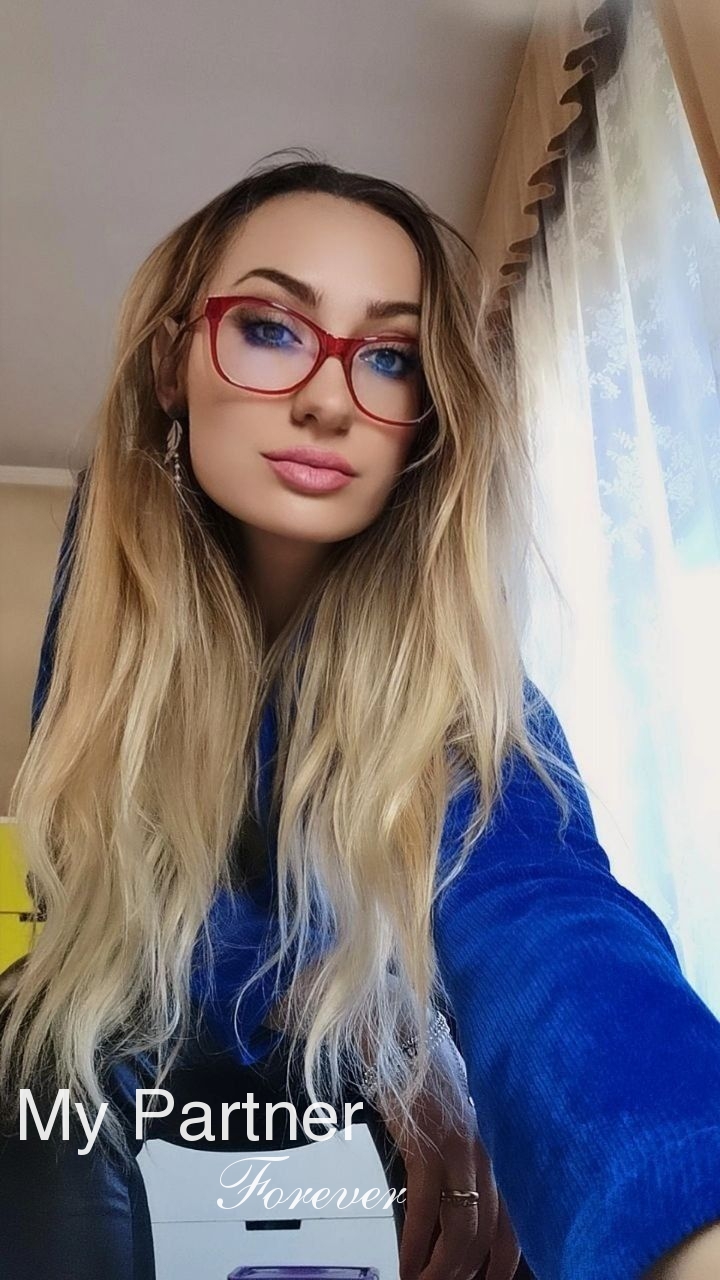 Online Dating with Single Ukrainian Woman Iolanta from Odessa, Ukraine