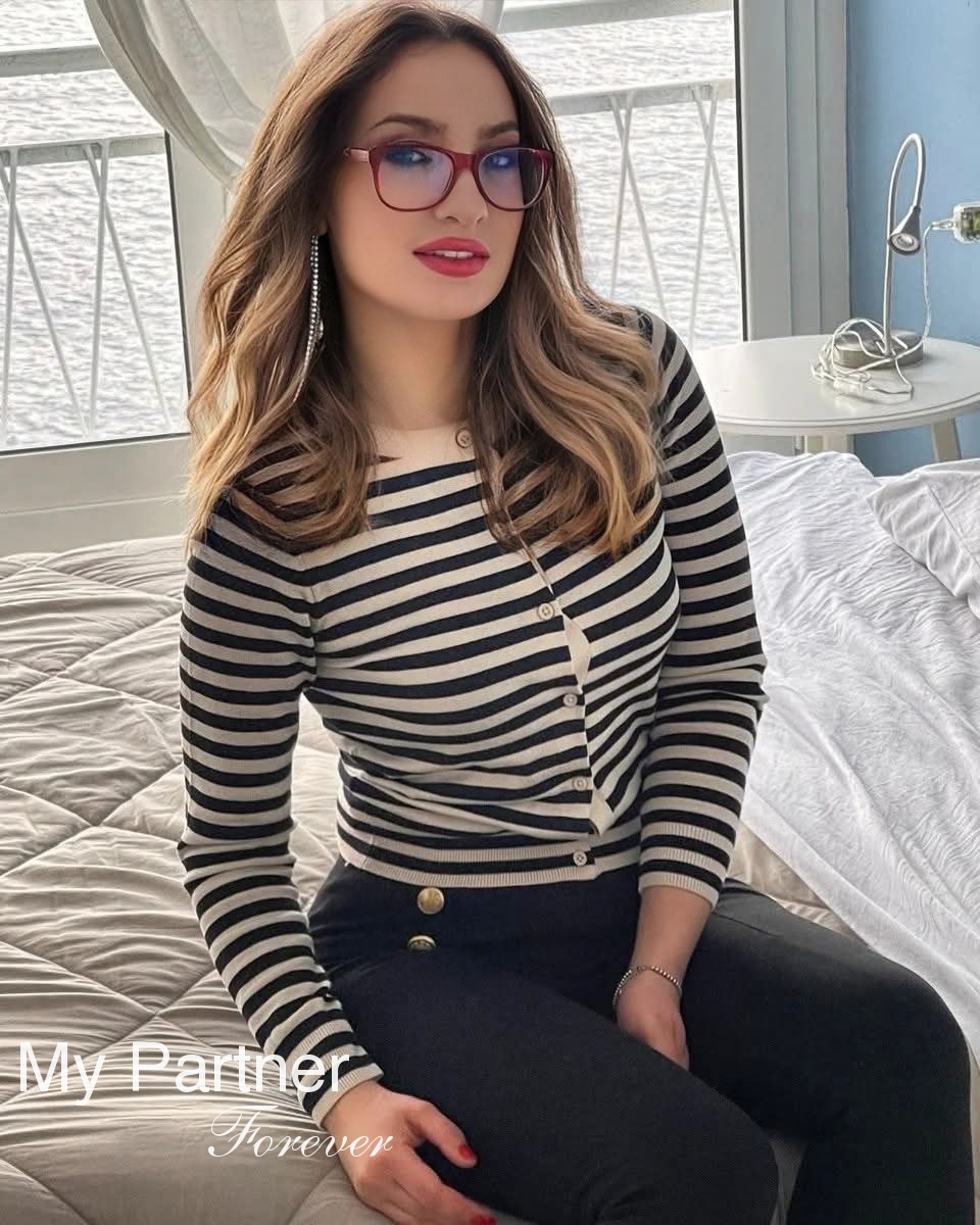 Online Dating with Stunning Ukrainian Woman Iolanta from Odessa, Ukraine