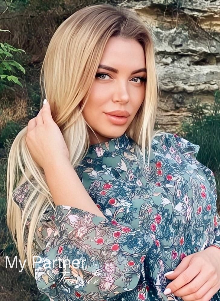 Stunning Ukrainian Lady Yuliya from Nikolaev, Ukraine