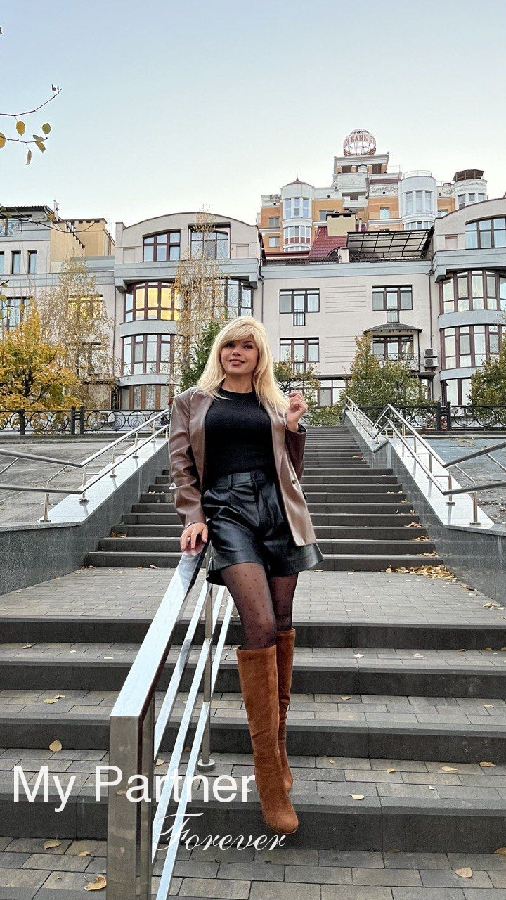 Ukrainian Woman Looking for Men - Oksana from Kiev, Ukraine